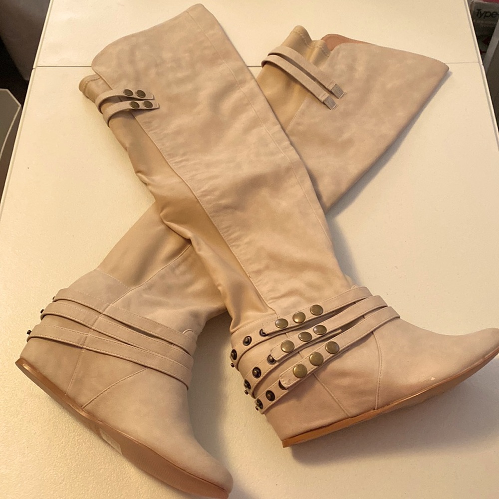 Wear with a miniskirt or shorts, how cute is this?